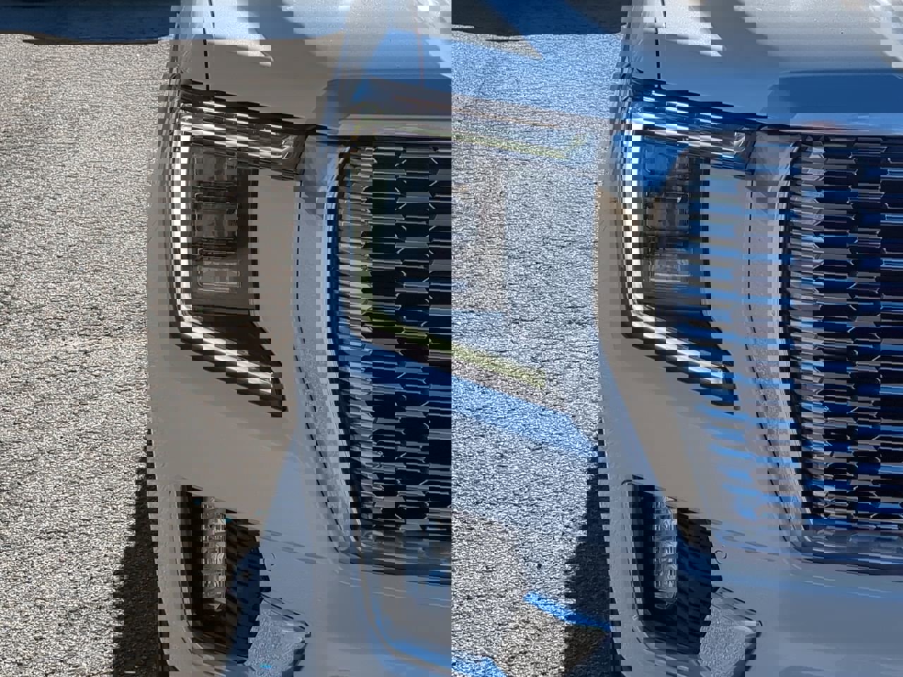 Used 2021 GMC Yukon Denali w/ Denali Premium Package image 8