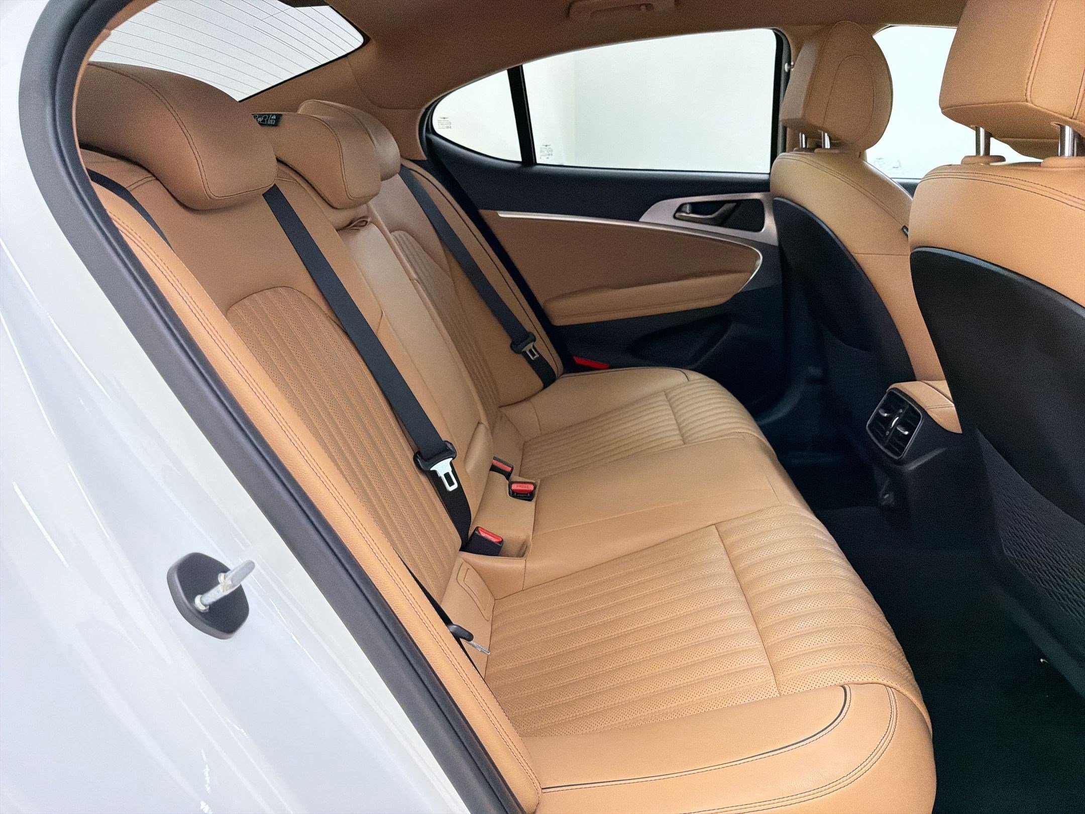 Used 2022 Genesis G70 3.3T image 28