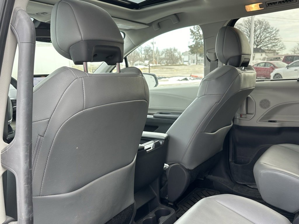 Used 2021 Toyota Sienna XLE image 11
