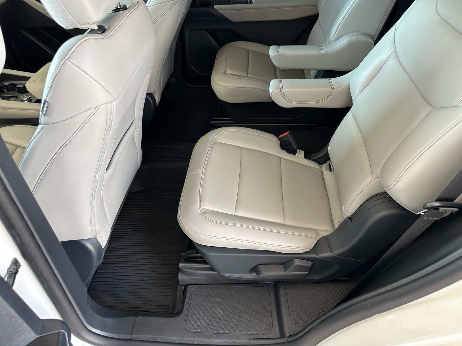 Certified 2025 Ford Explorer Active w/ Active Comfort Package RWD image 23