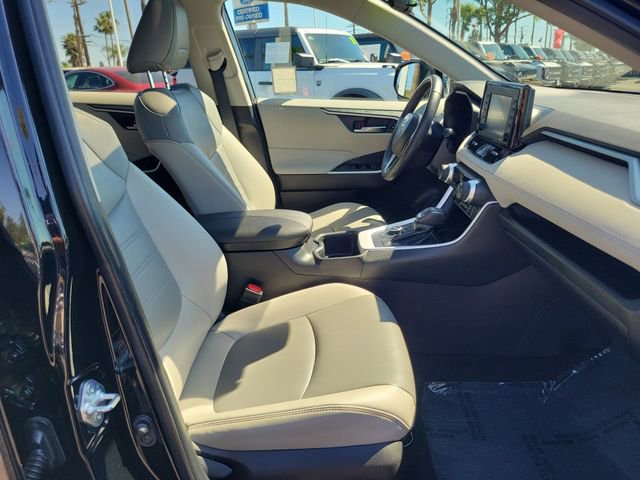 Used 2022 Toyota RAV4 XLE Premium image 17