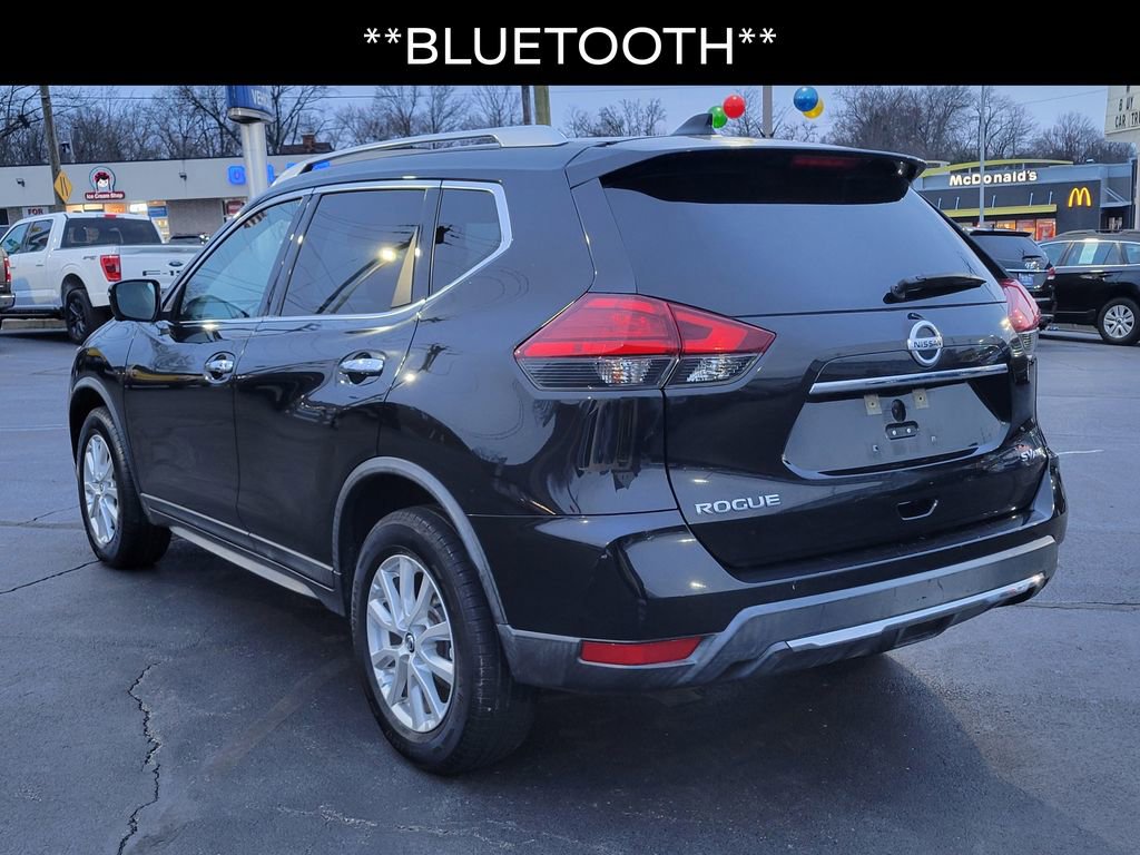 Used 2017 Nissan Rogue SV w/ SV Premium Package image 3