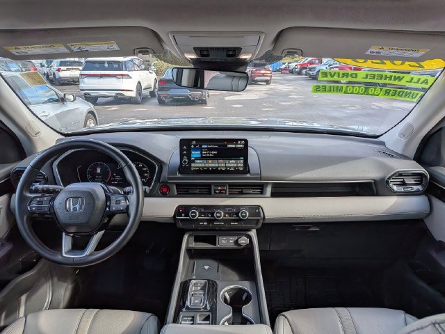 Used 2023 Honda Pilot Touring image 17