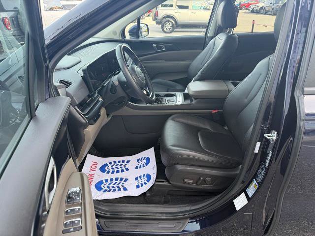 Used 2025 Kia Carnival image 11