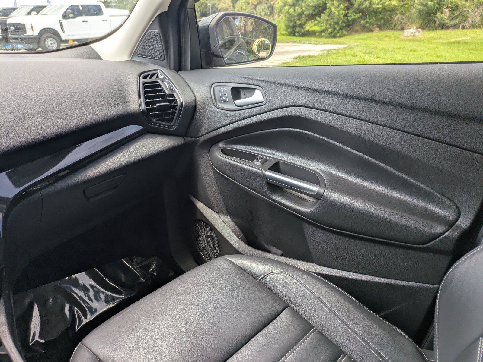 Certified 2019 Ford Escape Titanium AWD/4WD image 19