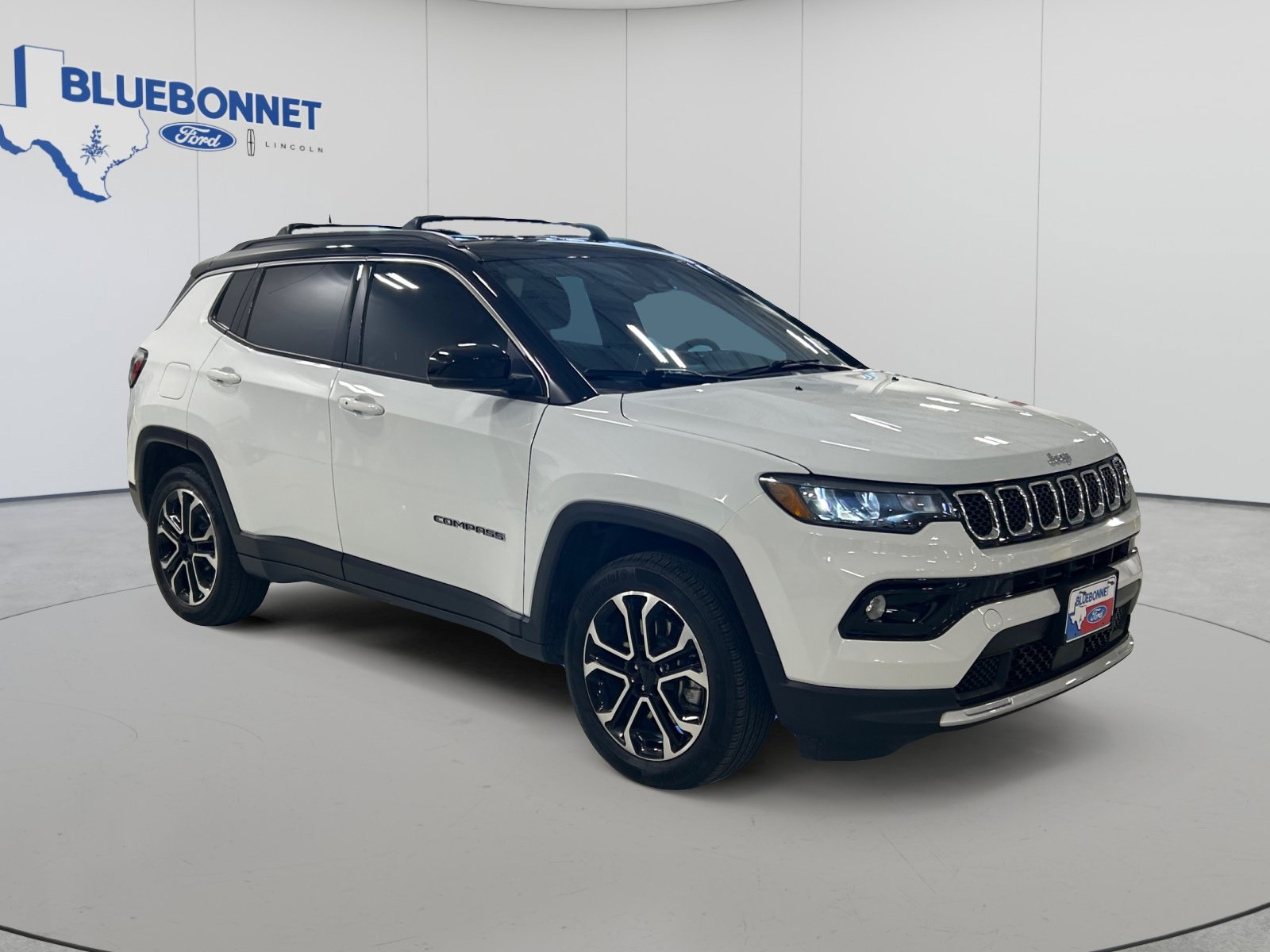 Used 2024 Jeep Compass Limited AWD/4WD image 3