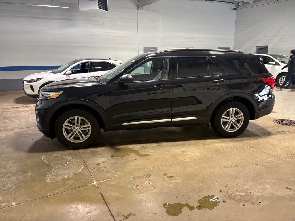 Certified 2022 Ford Explorer XLT w/ Equipment Group 202A image 2