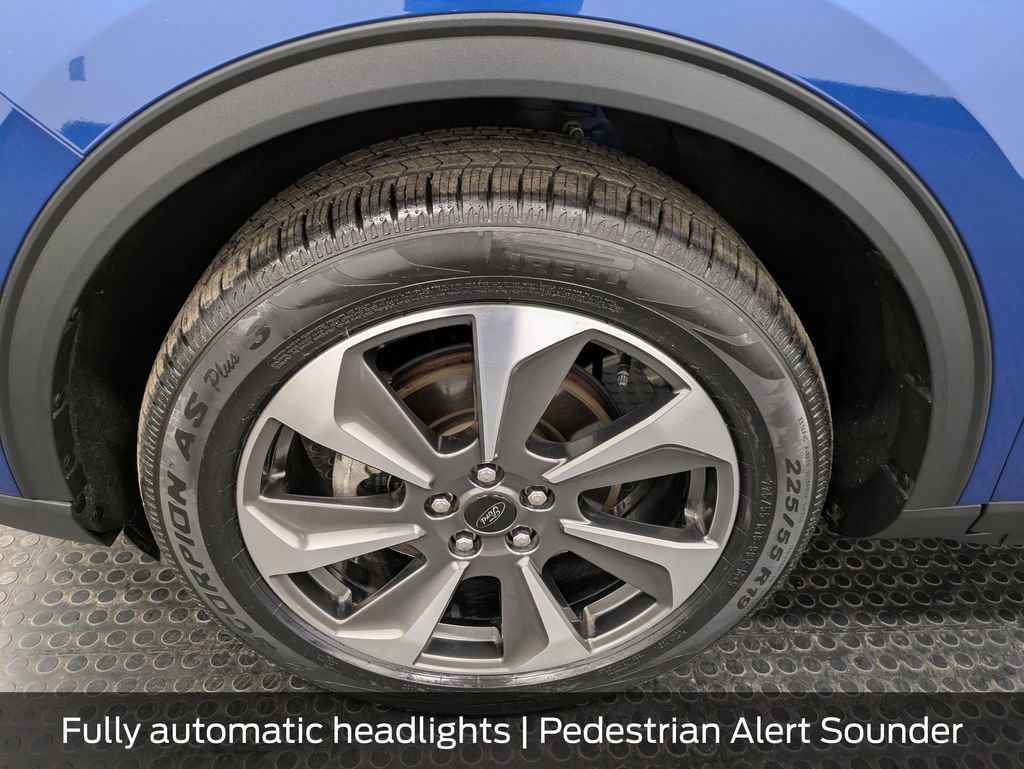 Certified 2023 Ford Escape Platinum w/ Premium Technology Package AWD/4WD image 9