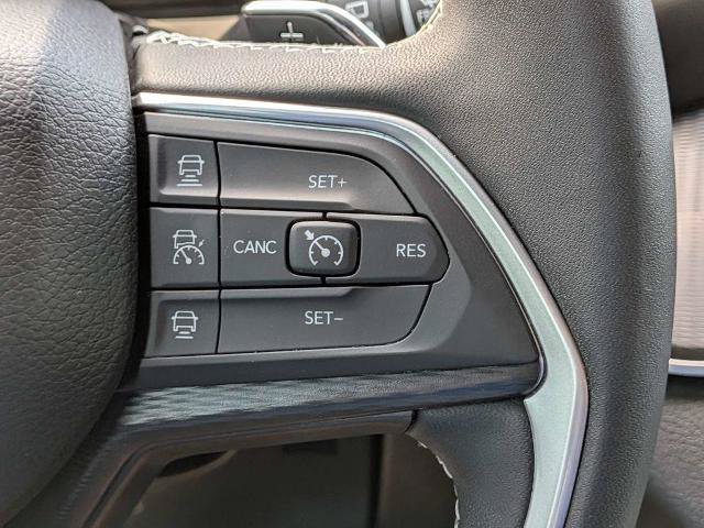 Used 2025 Jeep Grand Cherokee L Laredo AWD/4WD image 23