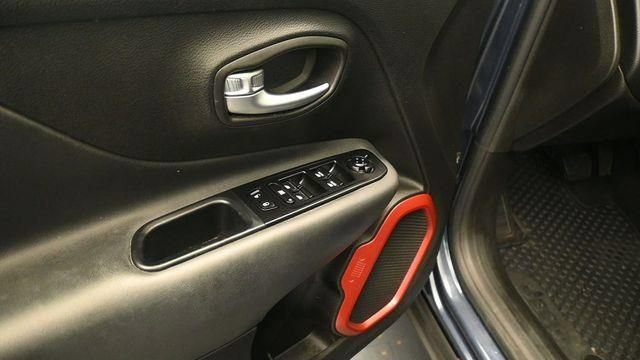 Used 2021 Jeep Renegade Trailhawk AWD/4WD image 13