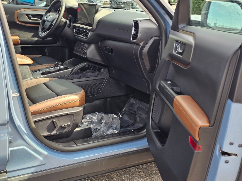 Certified 2025 Ford Bronco Sport Outer Banks w/ Sasquatch Outer Banks Package AWD/4WD image 13