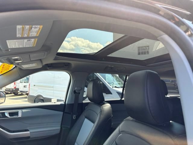 Certified 2022 Ford Explorer XLT w/ Equipment Group 202A AWD/4WD image 17