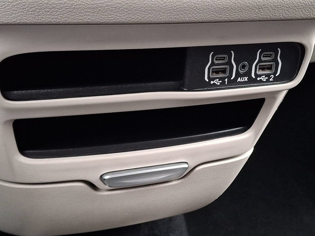 Used 2024 Chrysler Pacifica Touring-L FWD image 25