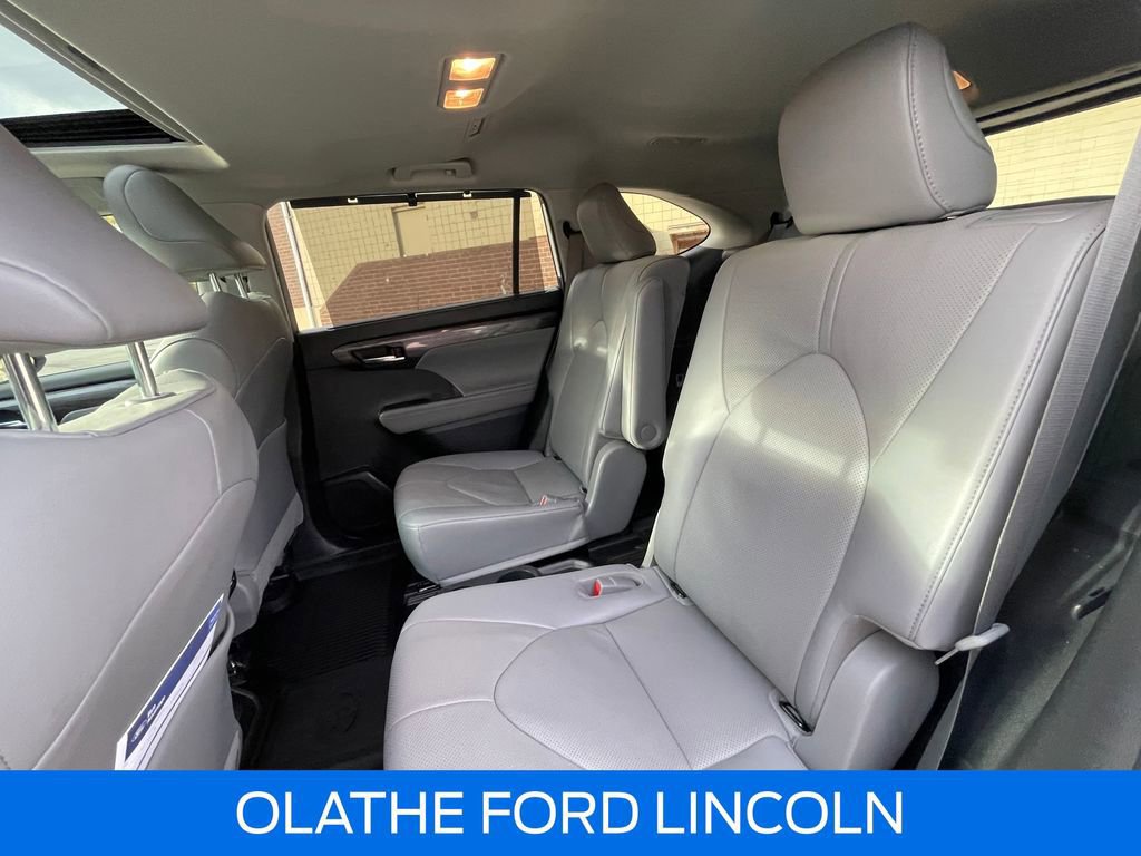 Used 2022 Toyota Highlander Limited image 25