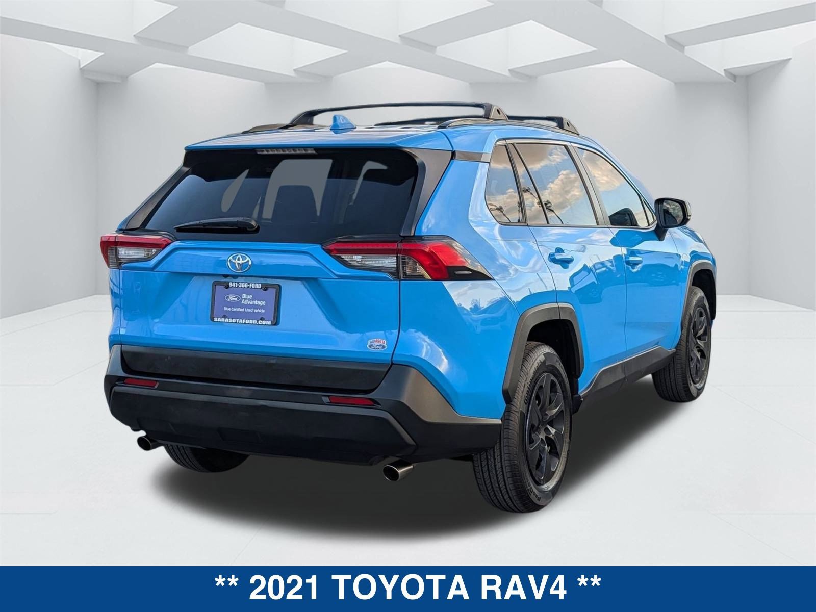 Used 2021 Toyota RAV4 LE image 4
