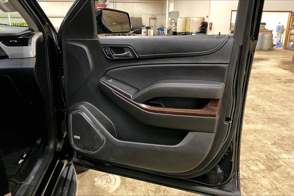 Used 2017 GMC Yukon XL SLT w/ Premium Edition AWD/4WD image 23