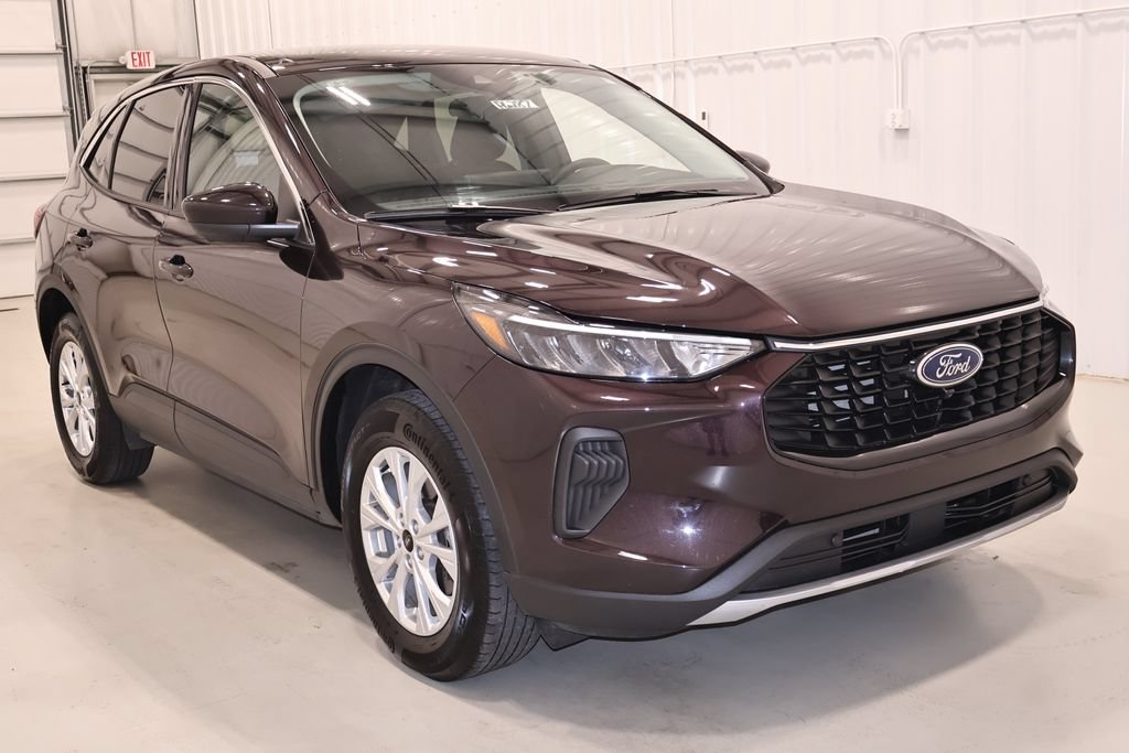 Certified 2023 Ford Escape Active w/ Tech Pack #2 AWD/4WD image 4
