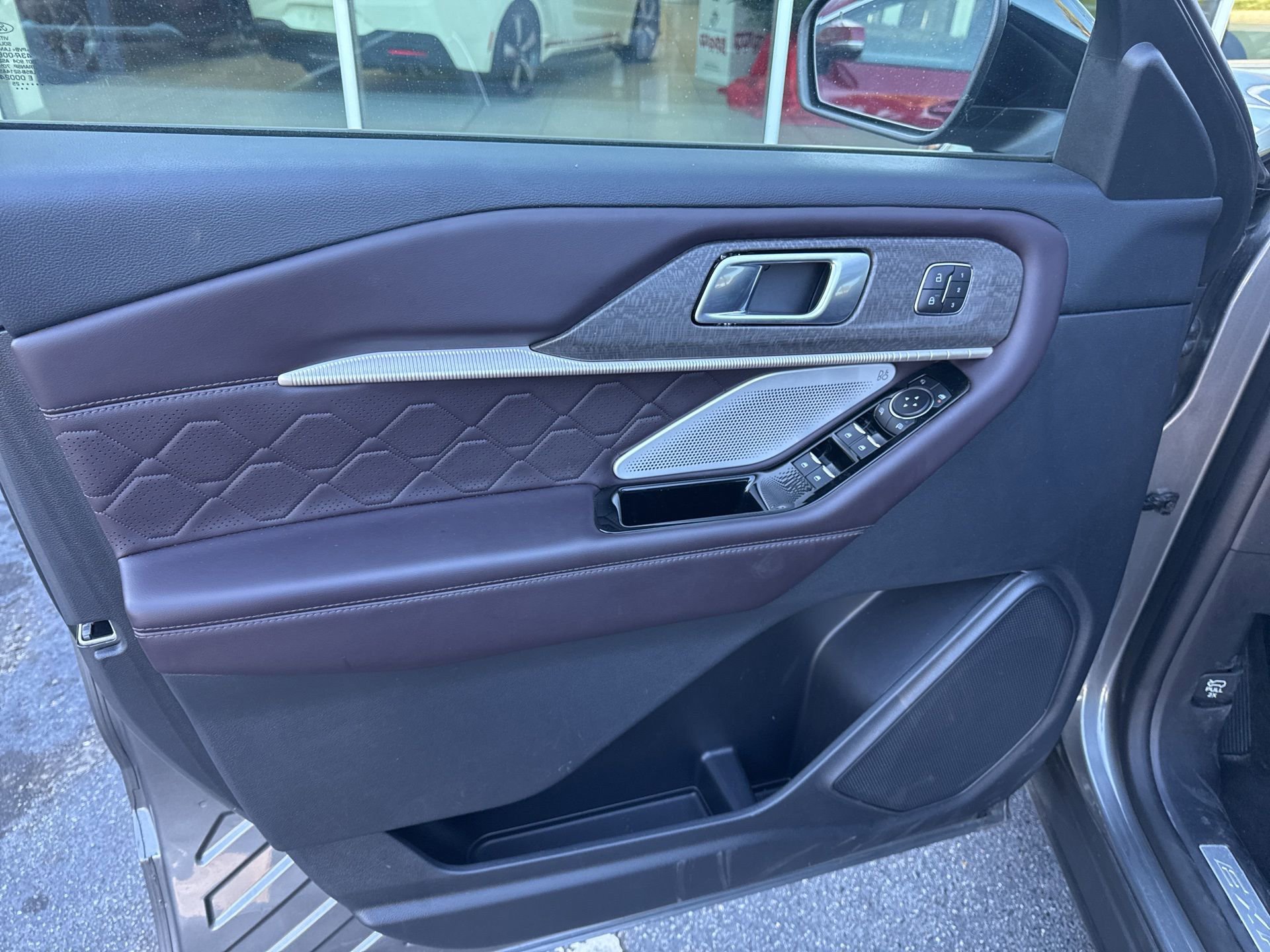 Certified 2025 Ford Explorer Platinum w/ LUX Leather Package image 19