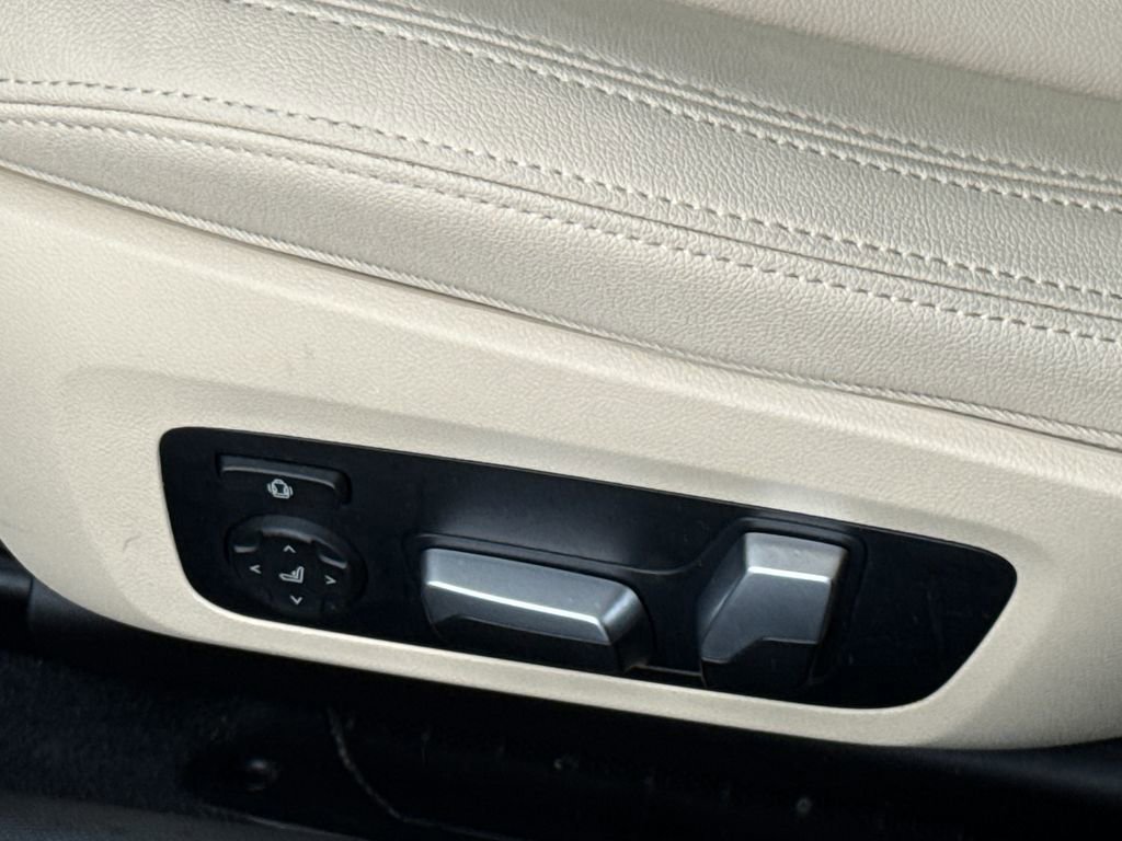 Used 2021 BMW 330i Sedan w/ Convenience Package RWD image 25