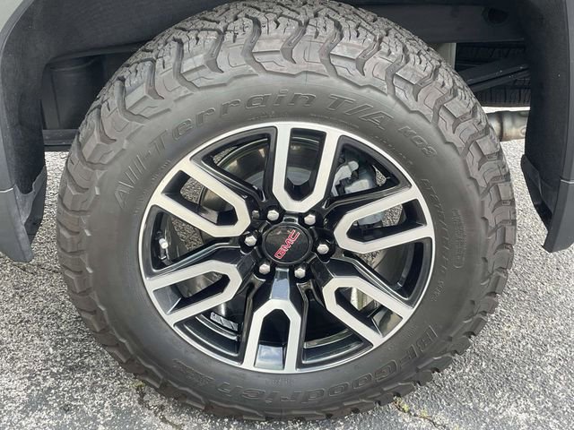 Used 2025 GMC Sierra 1500 AT4 w/ Technology Package AWD/4WD image 11