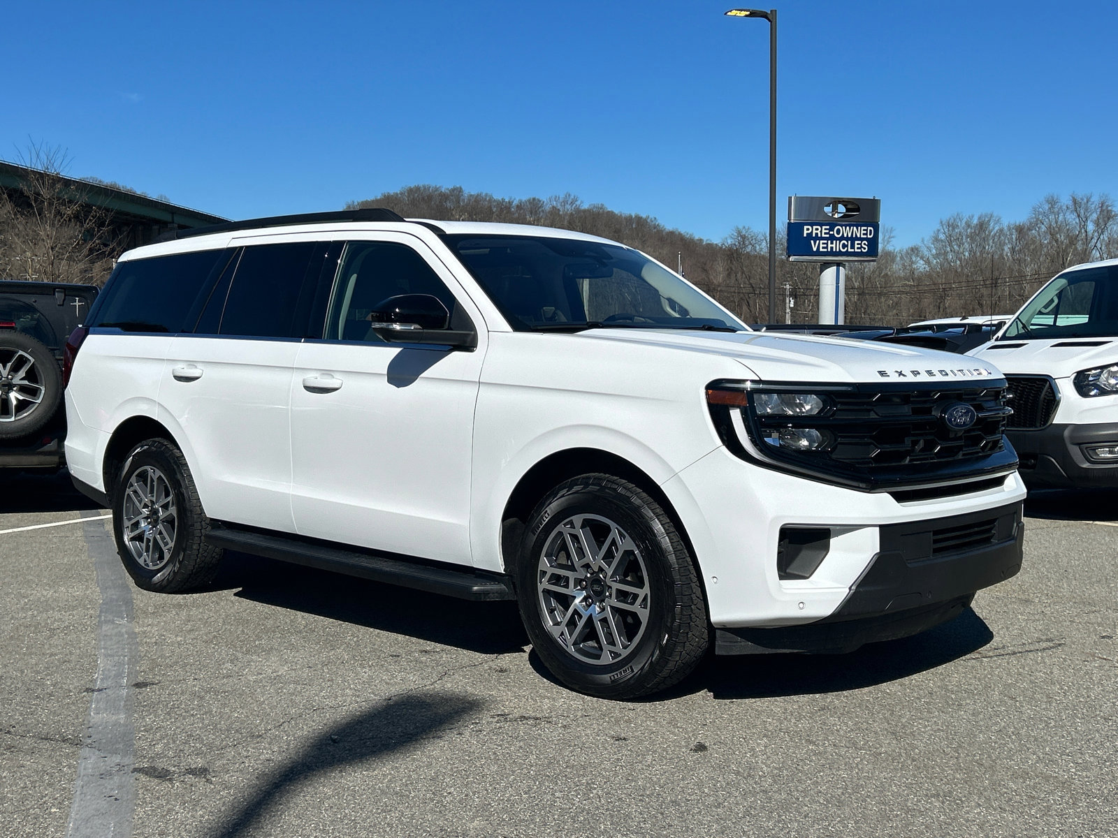 Certified 2025 Ford Expedition Active AWD/4WD image 5