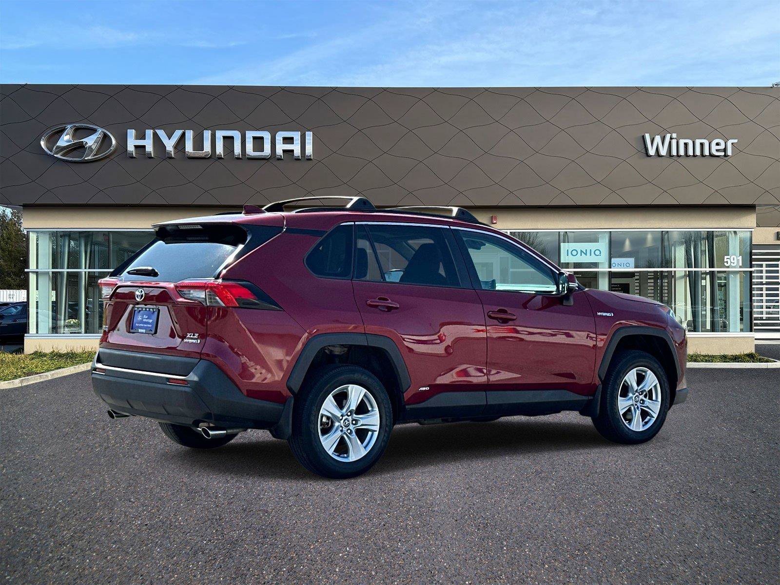 Used 2020 Toyota RAV4 XLE w/ Convenience Package AWD/4WD image 4