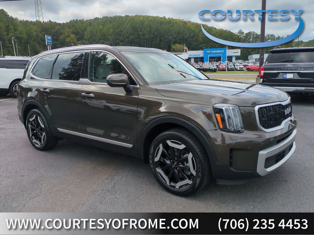 Used 2023 Kia Telluride EX w/ EX Captain's Chair Package