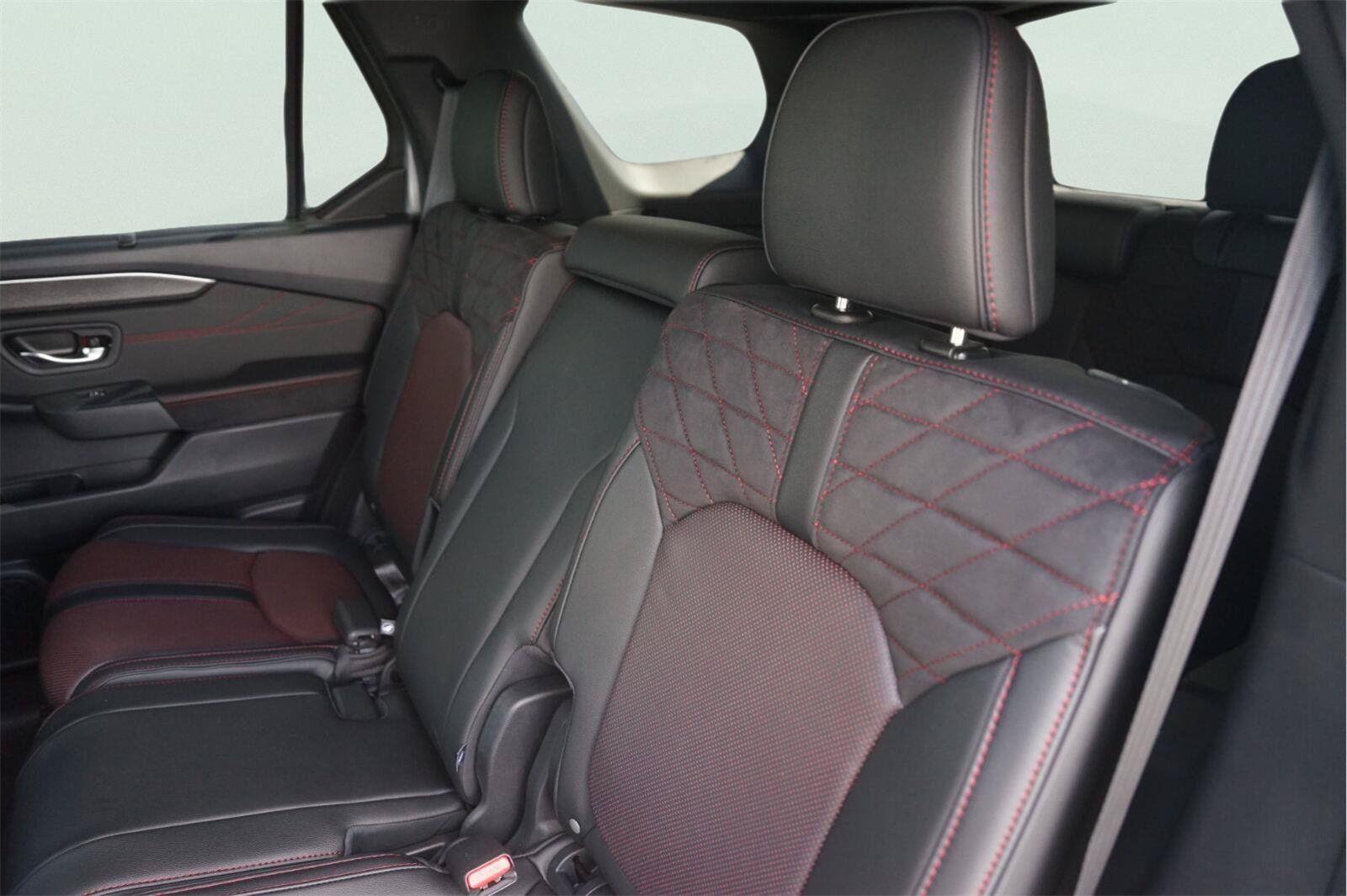 Used 2026 Honda Pilot Black Edition image 14