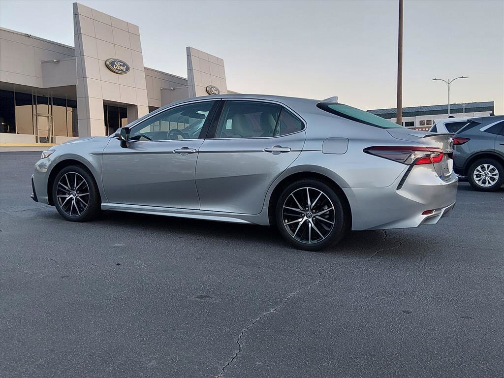 Used 2023 Toyota Camry SE FWD image 6