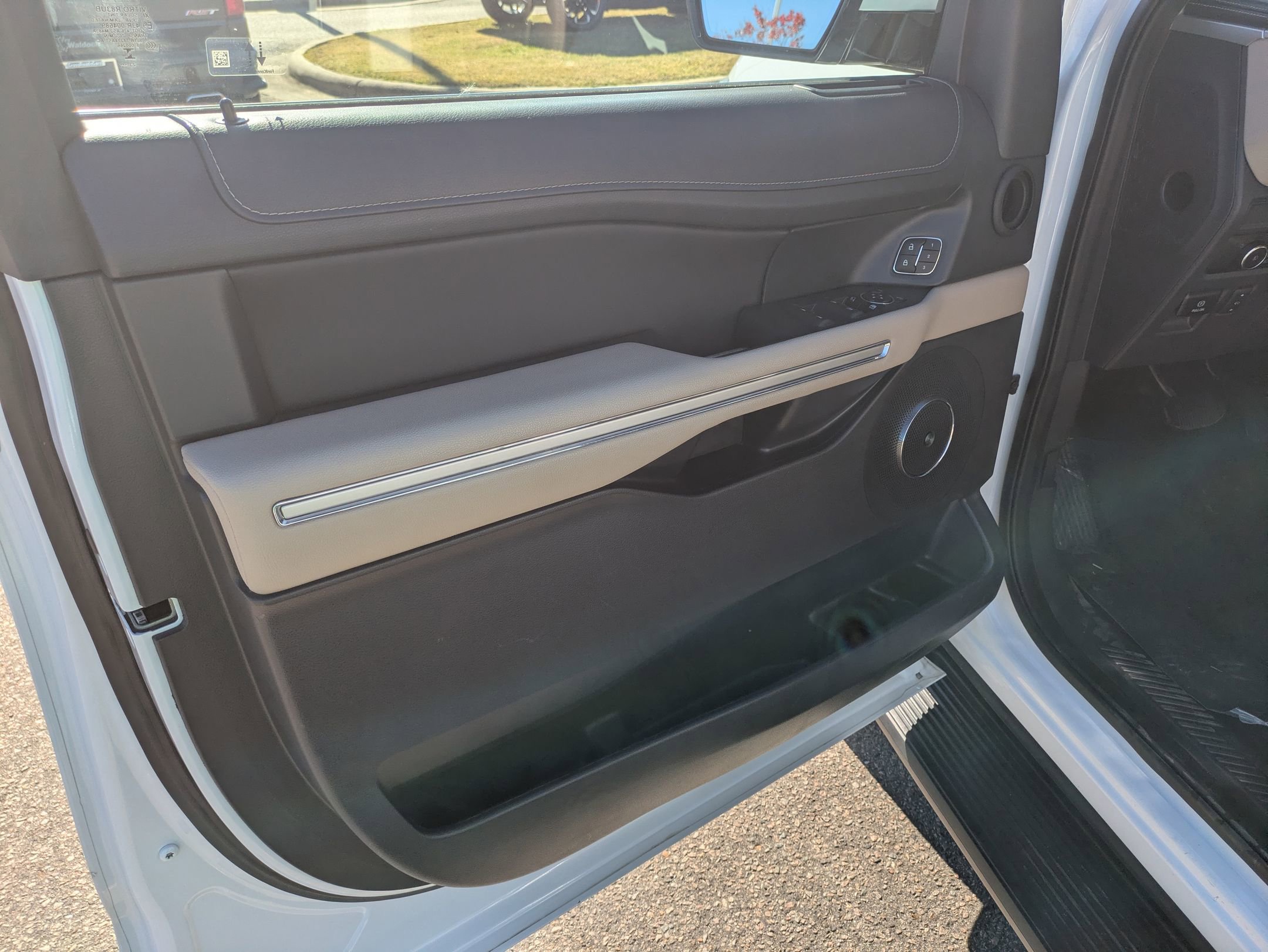 Certified 2024 Ford Expedition Limited image 12