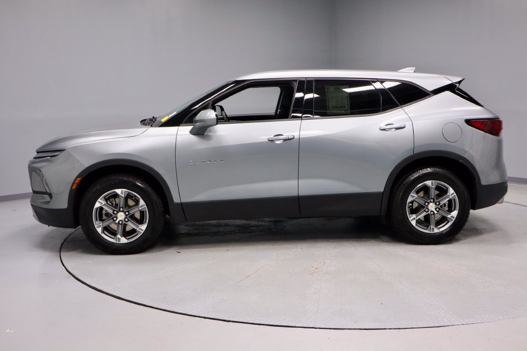 Used 2025 Chevrolet Blazer LT FWD image 8
