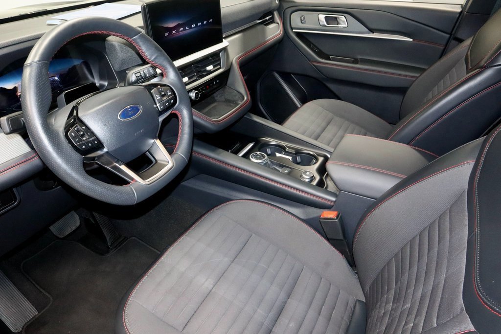 Certified 2025 Ford Explorer ST-Line w/ ST-Line Street Pack image 26