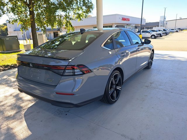 Used 2023 Honda Accord Sport image 4