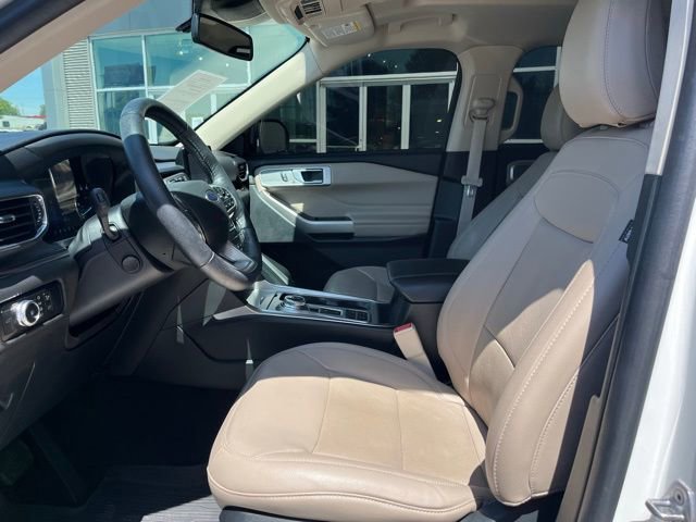 Certified 2022 Ford Explorer Limited w/ Equipment Group 301A RWD image 9