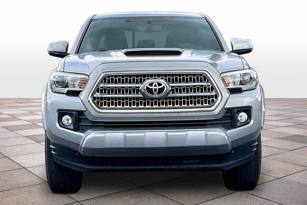 Used 2017 Toyota Tacoma TRD Sport w/ Tow Package RWD image 3