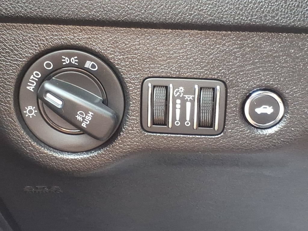 Used 2019 Dodge Charger SXT w/ Driver Confidence Group AWD/4WD image 15