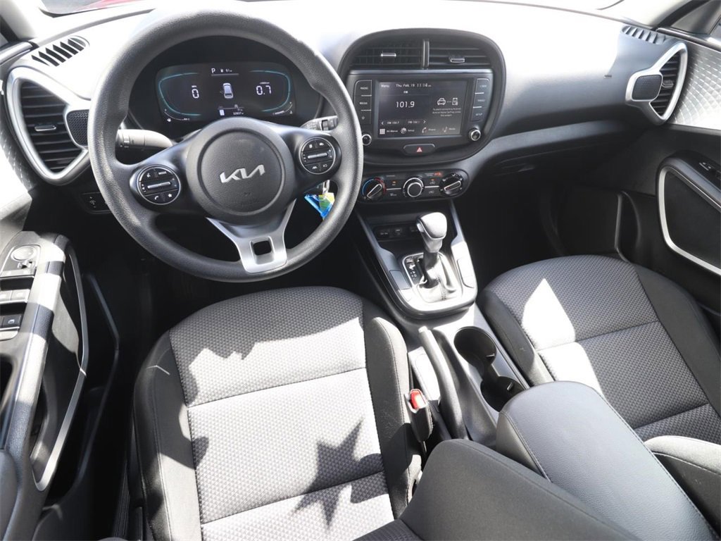 Used 2025 Kia Soul LX w/ LX Technology Package image 10