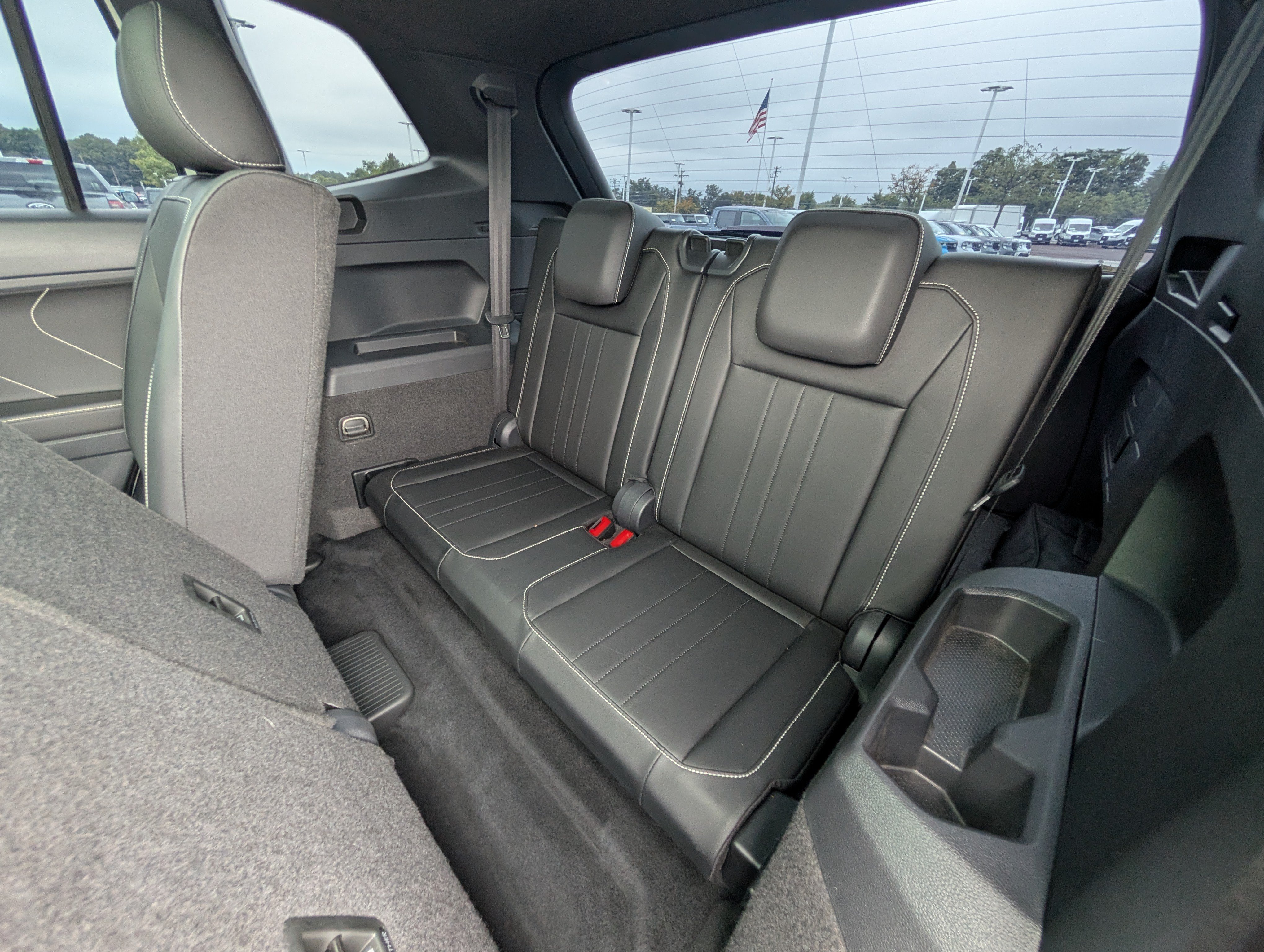 Used 2023 Volkswagen Tiguan SE R-Line FWD image 15