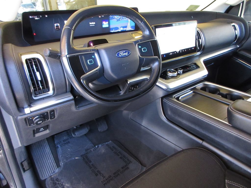 Certified 2025 Ford Expedition Max Platinum w/ Driver's Package AWD/4WD image 14