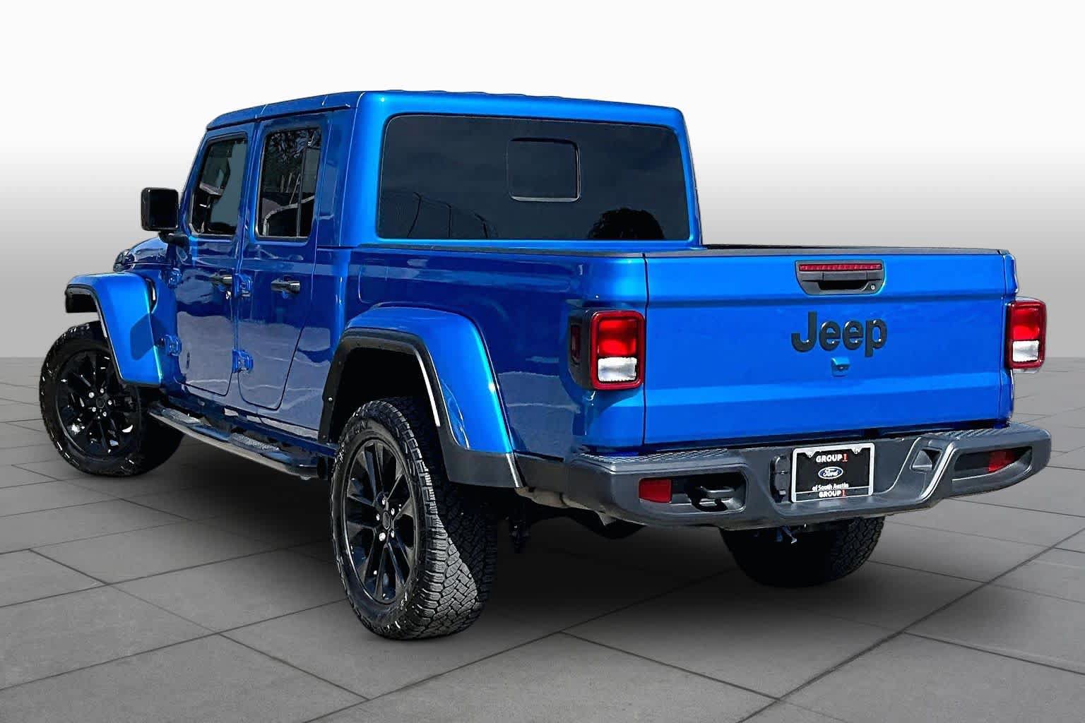 Used 2025 Jeep Gladiator Sport AWD/4WD image 12