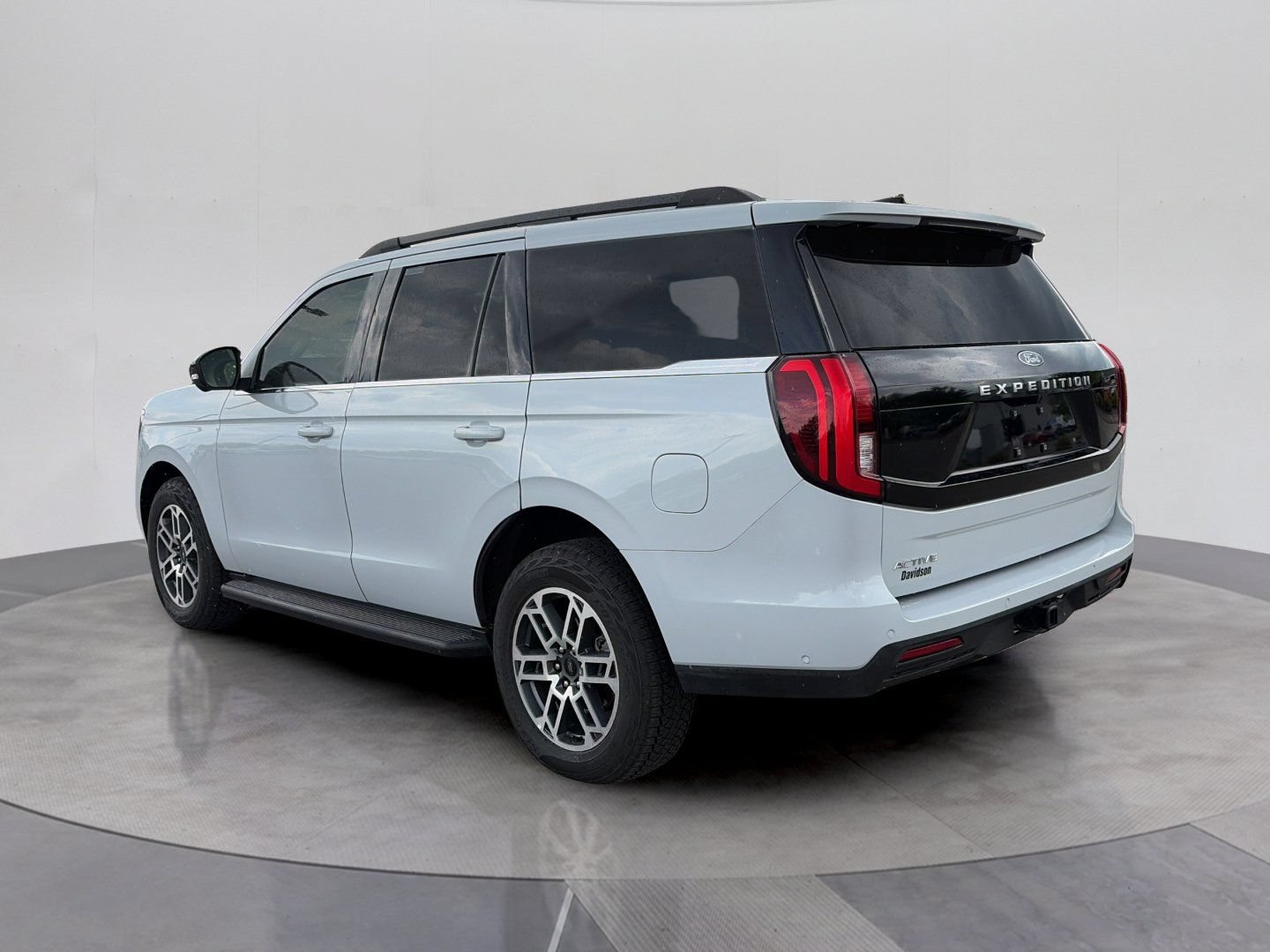 Certified 2025 Ford Expedition Active AWD/4WD image 3