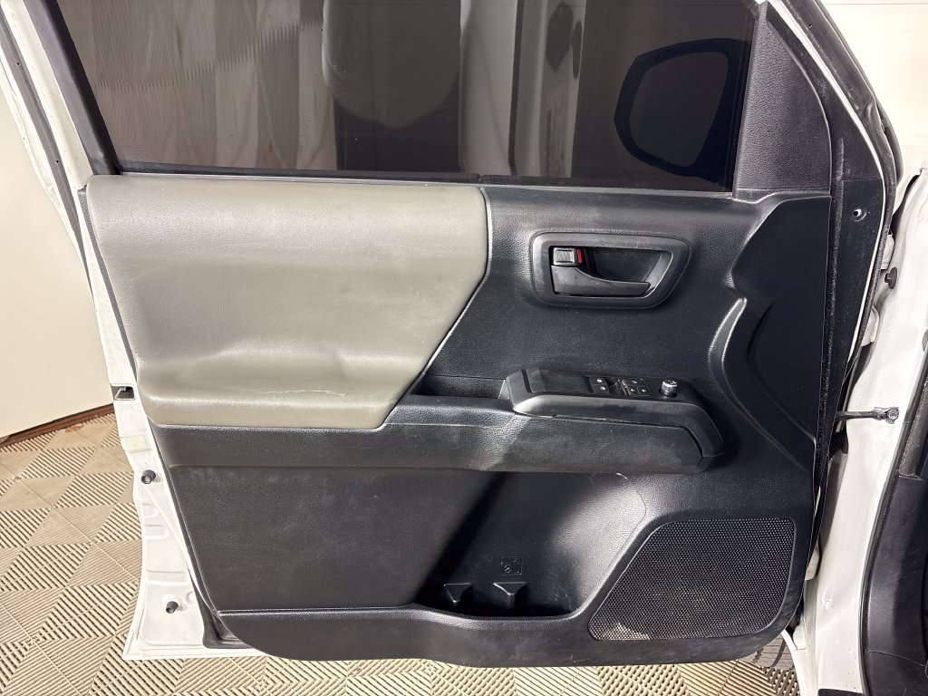 Used 2017 Toyota Tacoma SR AWD/4WD image 15