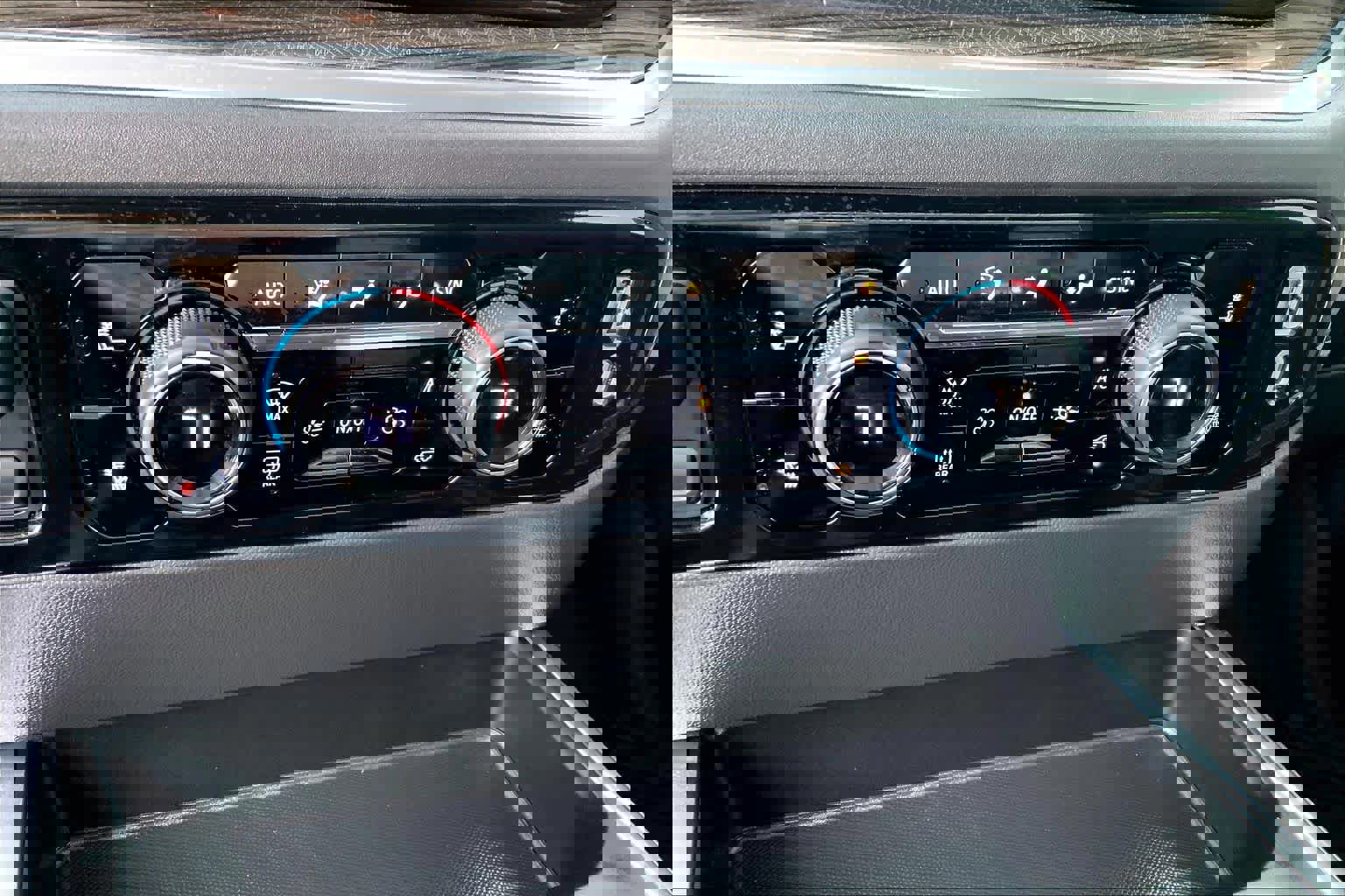 Used 2025 Chevrolet Silverado 1500 LT Trail Boss w/ Convenience Package II image 31