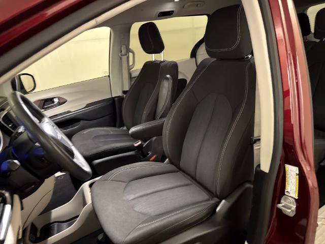 Used 2023 Chrysler Voyager LX FWD image 17