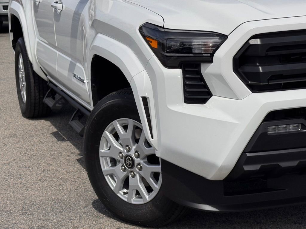 Used 2025 Toyota Tacoma SR5 image 4