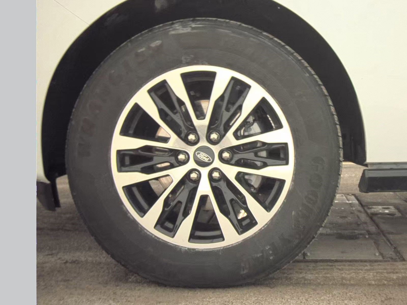 Certified 2025 Ford Expedition Platinum image 8