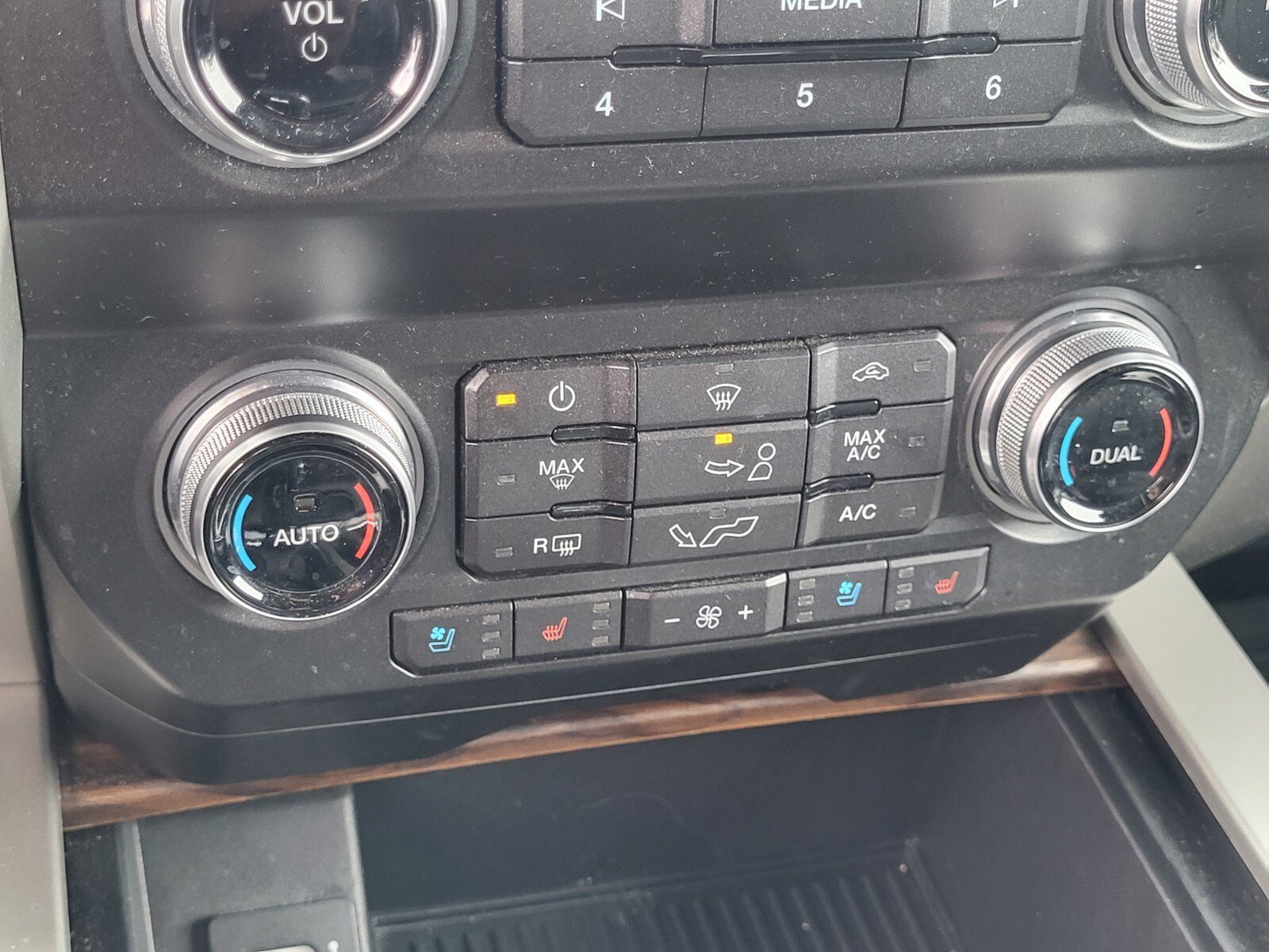 Certified 2019 Ford F150 Lariat w/ Equipment Group 502A Luxury image 23