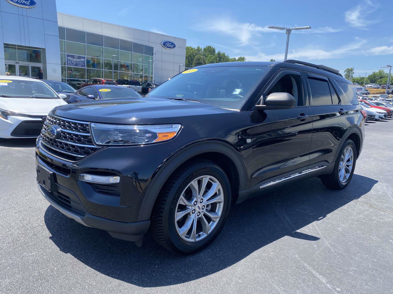Certified 2021 Ford Explorer XLT w/ Equipment Group 202A RWD image 3