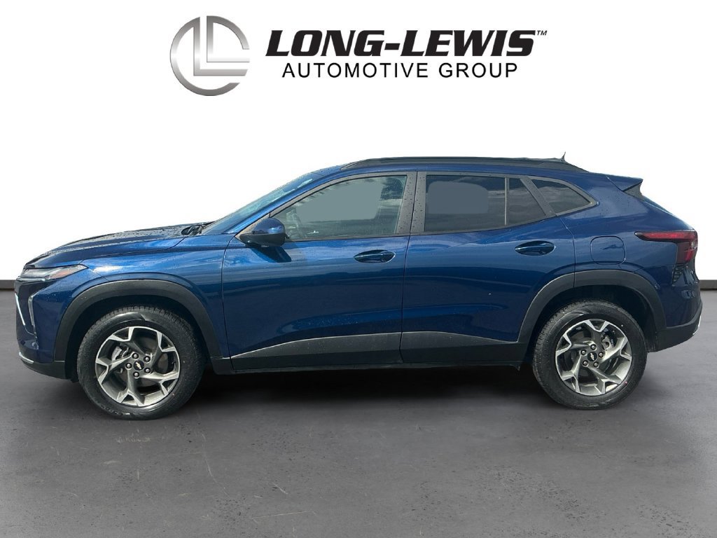Used 2024 Chevrolet Trax LT w/ Sunroof Package FWD image 2