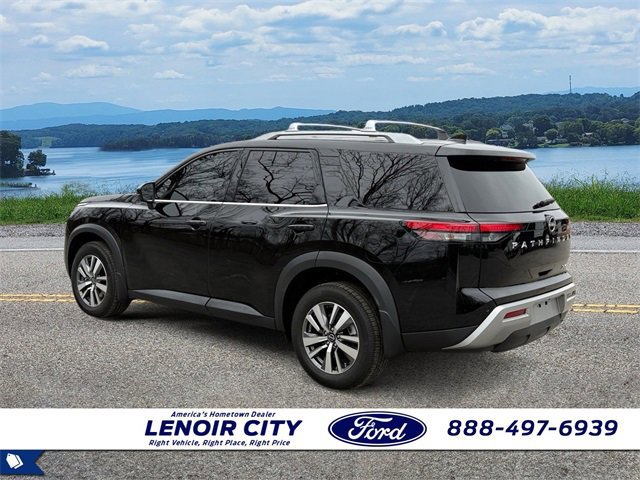 Used 2023 Nissan Pathfinder SL image 3